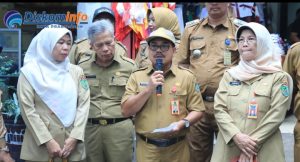 Pemerintah Kota Prabumulih Bersama Satgas Tinjau Lapangan Operasi Pasar di Beberapa Toko dan Lapak Pedagang Kota Prabumulih Provinsi Sumatera Selatan