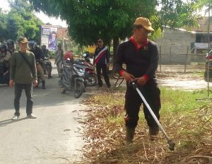 Camat Kelekar lakukan Gotong Royong guna Persiapan MTQ ke-40 di Desa Menanti Kabupaten Muara enim Sumatera Selatan