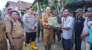 H.Elman ST,MM akan dirikan posko gabungan TNI/POLRI dan Pemerintah Kota Tanggulangi Banjir Dampak Meluapnya Sungai Lematang Kelurahan Payu Putat Kota Prabumulih Sumatera Selatan