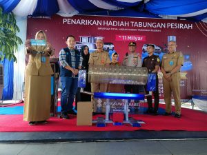 Bank Sumsel Babel Kantor Cabang Prabumulih Serahkan Unit Toyota Rush pada Peraih Hadiah Utama Tabungan Pesirah Periode januari -Desember 2023