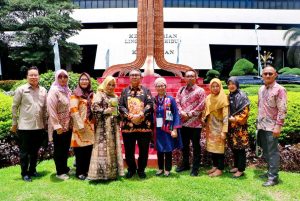 Muara Enim Salah satu kota Kecil yang berhasil pertahankan Piala Adipura Kota kecil terbersih Untuk ke-15 Kalinya Kabupaten Muara enim Provinsi Sumatera Selatan