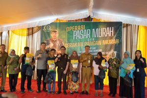 Lounching program Adhyaksa peduli anak Umang Serentak Sesumatera Selatan Kajati Laksanakan Pasar Murah dan Pangan Murah di Halaman Kejaksaan Negeri Kota Prabumulih