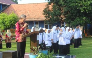 PEMBAGIAN HASIL RAPOR KELAS X DAN XI DENGAN WALI MURID SMA NEGERI 2 PRABUMULIH TAHUN 2023