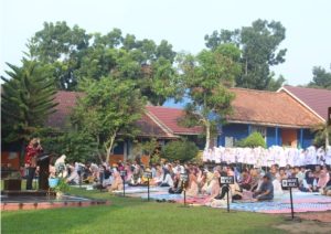 PEMBAGIAN HASIL RAPOR KELAS X DAN XI DENGAN WALI MURID SMA NEGERI 2 PRABUMULIH TAHUN 2023