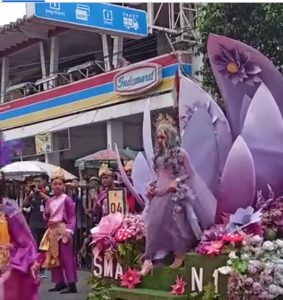 Pawai Hari Kemerdekaan RI ke-79 SMAN 1 Kota Prabumulih Turunkan Team Bidadarinya