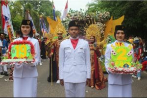 SMA NEGERI 2 PRABUMULIH USUNG TEMA BUDAYAKU KEBANGGAANKU DALAM ACARA KARNAVAL 2024