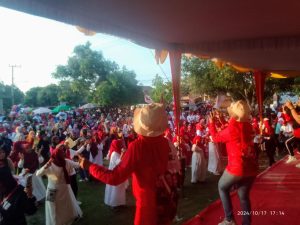 Ribuan Masyarakat Desa Jungai,Tak Lekang dengan Trik Panas Matahari Serukan Ber-Fikir Walikota Prabumulih 2025-2030