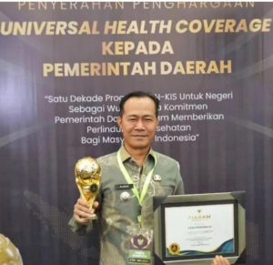 H.Elman,ST,MM Raih Penghargaan UHC Award