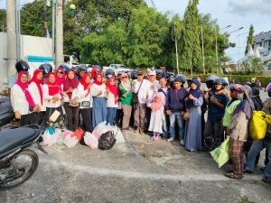 Tri September Adiguna Ketua DPC Partai Garuda Bagikan 200 Takjil