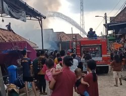 Aksi Cepat Damkar Muba dan Warga Cegah Meluasnya Api,Si Jago Merah Mengamuk di Tanah Abang, 2 Rumah Ludes