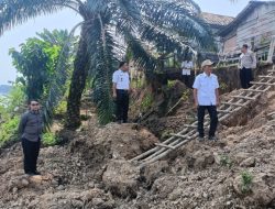 Lurah Ngulak Tinjau Langsung 9 Rumah Terdampak Longsor di Kelurahan Ngulak