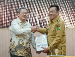 Bupati Muba bersama Ketua DPRD Muba Terima Laporan Keuangan 2024 dari BPK Sumsel