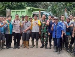 Kepala Dinas Perkims Kota Prabumulih Bantu Armada Angkut Sampah di Muara Sungai dan Gunung Kemala
