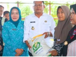 H. Arlan Salurkan Cadangan Pangan Pemerintah Kota Prabumulih Periode Juni–Juli 2025