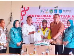 Wali Kota Prabumulih Serahkan Bantuan Atensi Tahap III Tahun 2025 kepada Warga Rentan