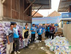 Izuddin Efendi, SE, MH Gelar Subsidi Sembako Murah untuk Warga Desa Pagar Gunung