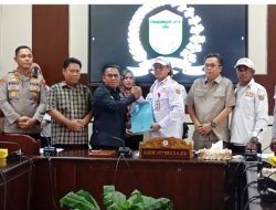 H.Deni Victoria,S.H.,M.Si Pimpin Rapat Audiensi Bersama Aliansi Prabumulih Menggugat (APM)