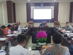 Ketua DPRD Prabumulih H. Deni Victoria Dampingi Wakil Ketua Aryono Pimpin Rapat Banggar